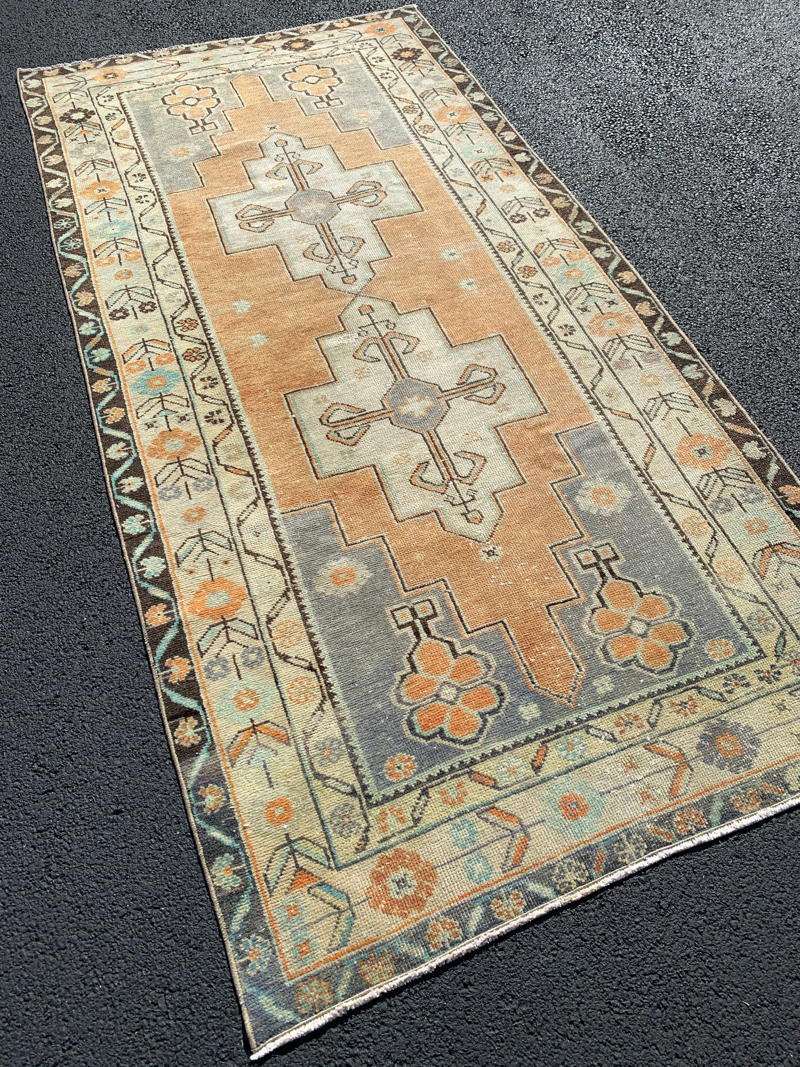 Marigold 3'10 x 7'8
