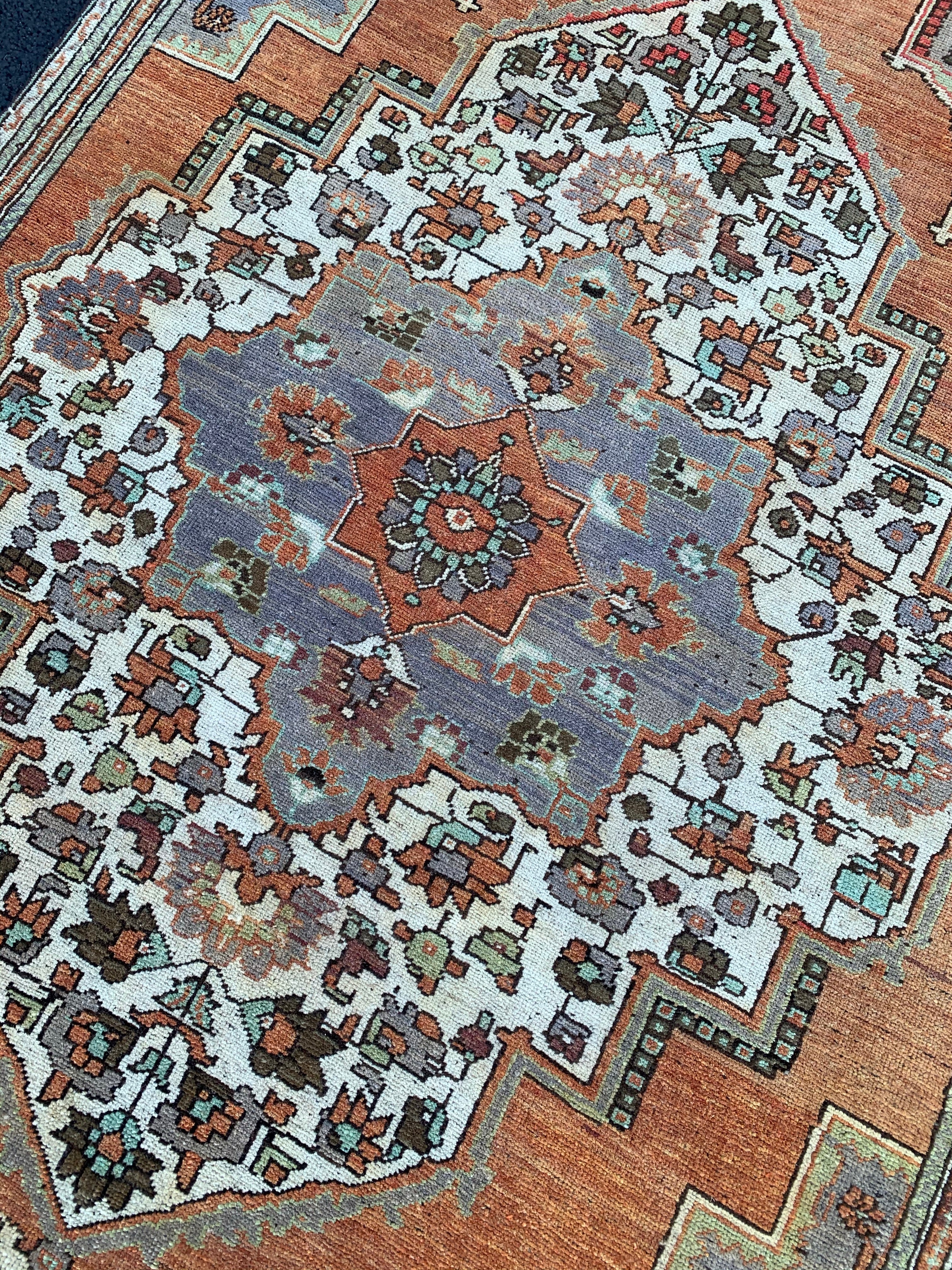 Farhana 4'10 x 8'8