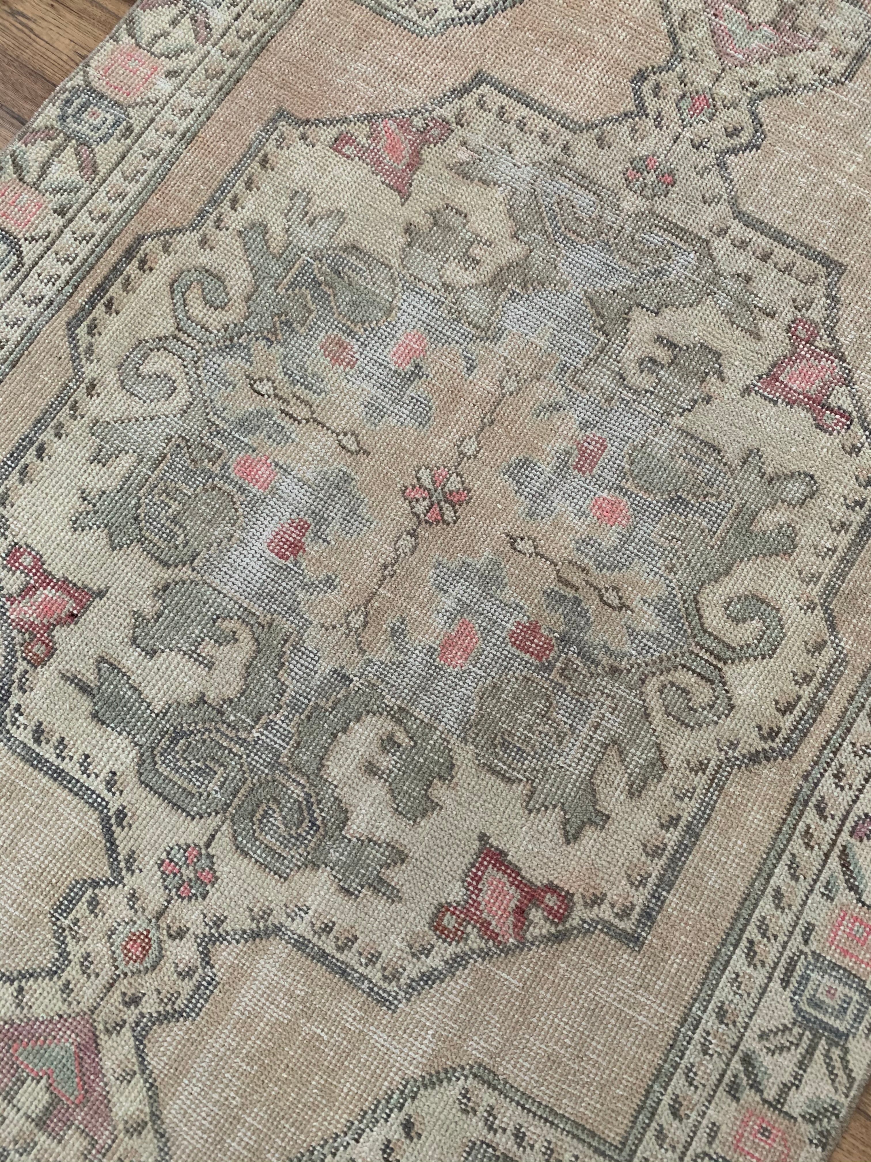 Humaira 3'10 x 7'2