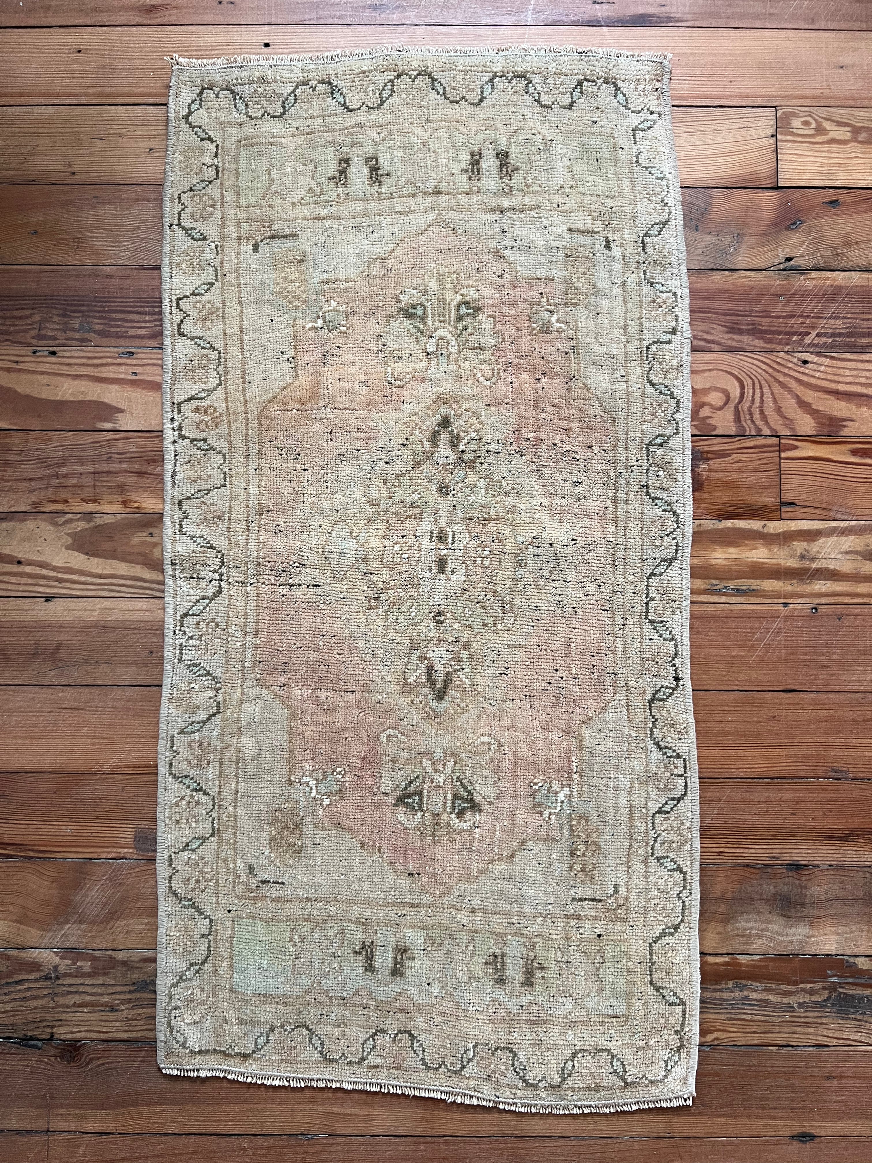 #7 | 1'8 X 3'5 Yastik