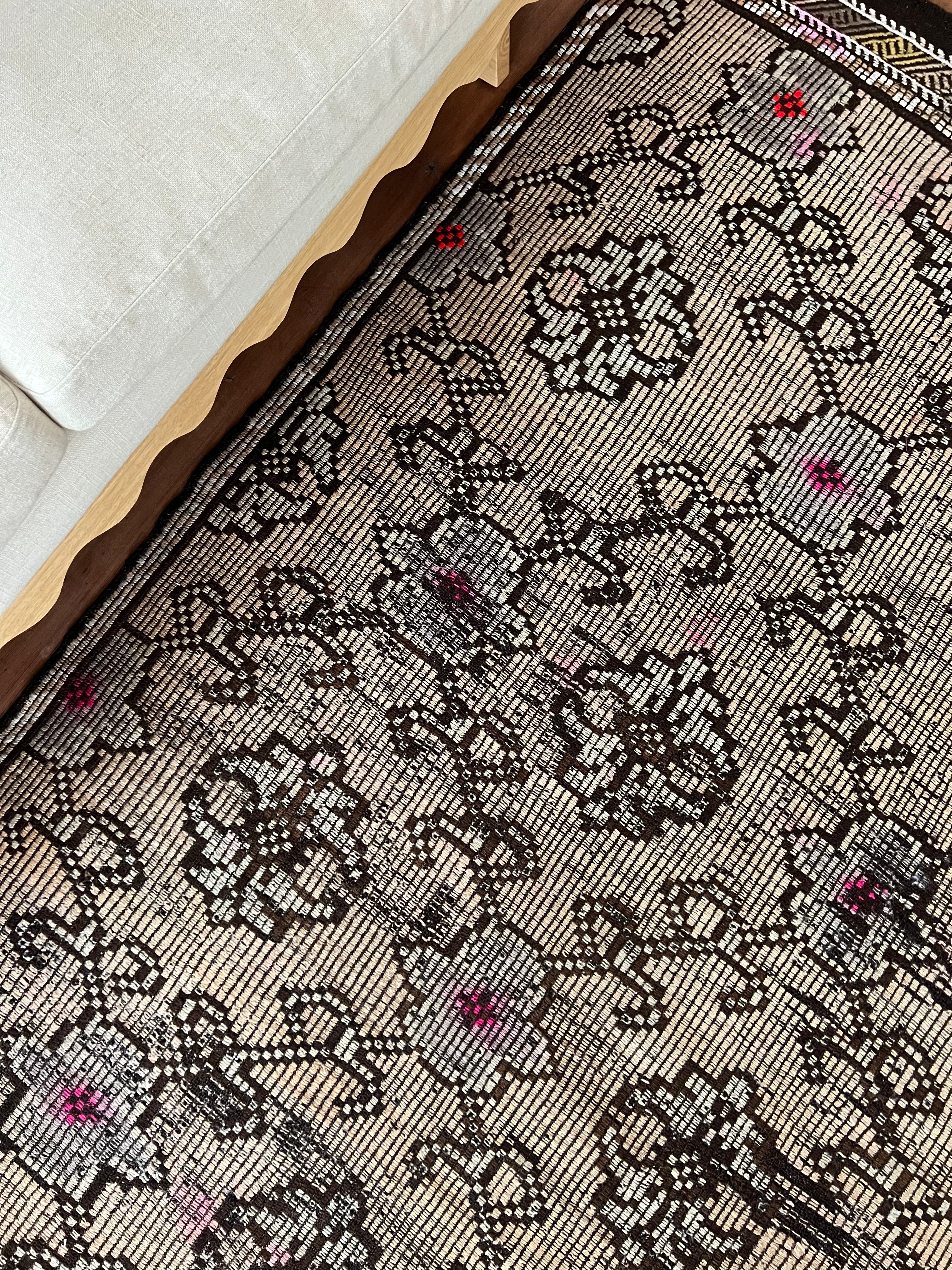 Kilim 6'2 X 9'2