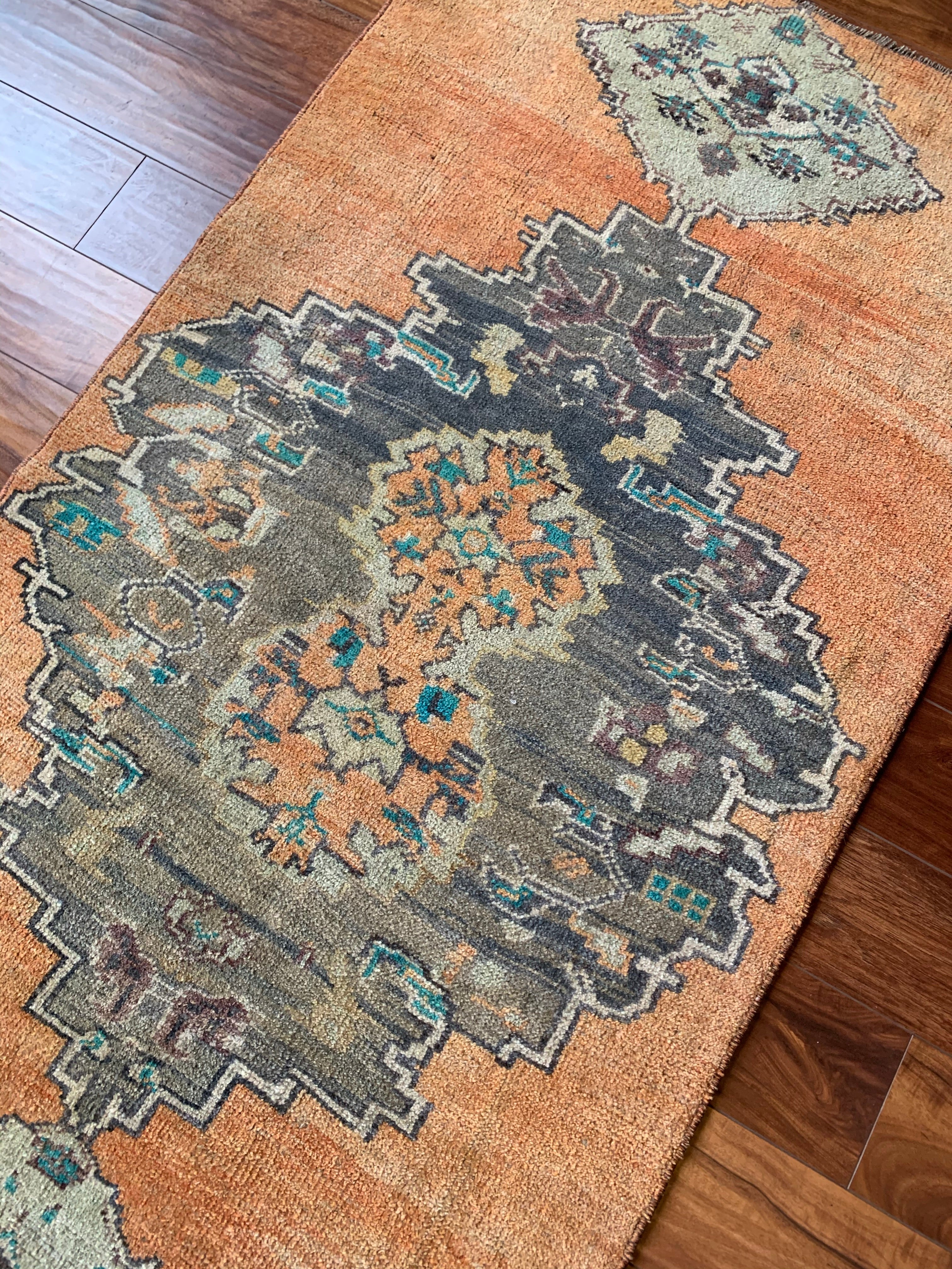 Orielle 3' x 10'8