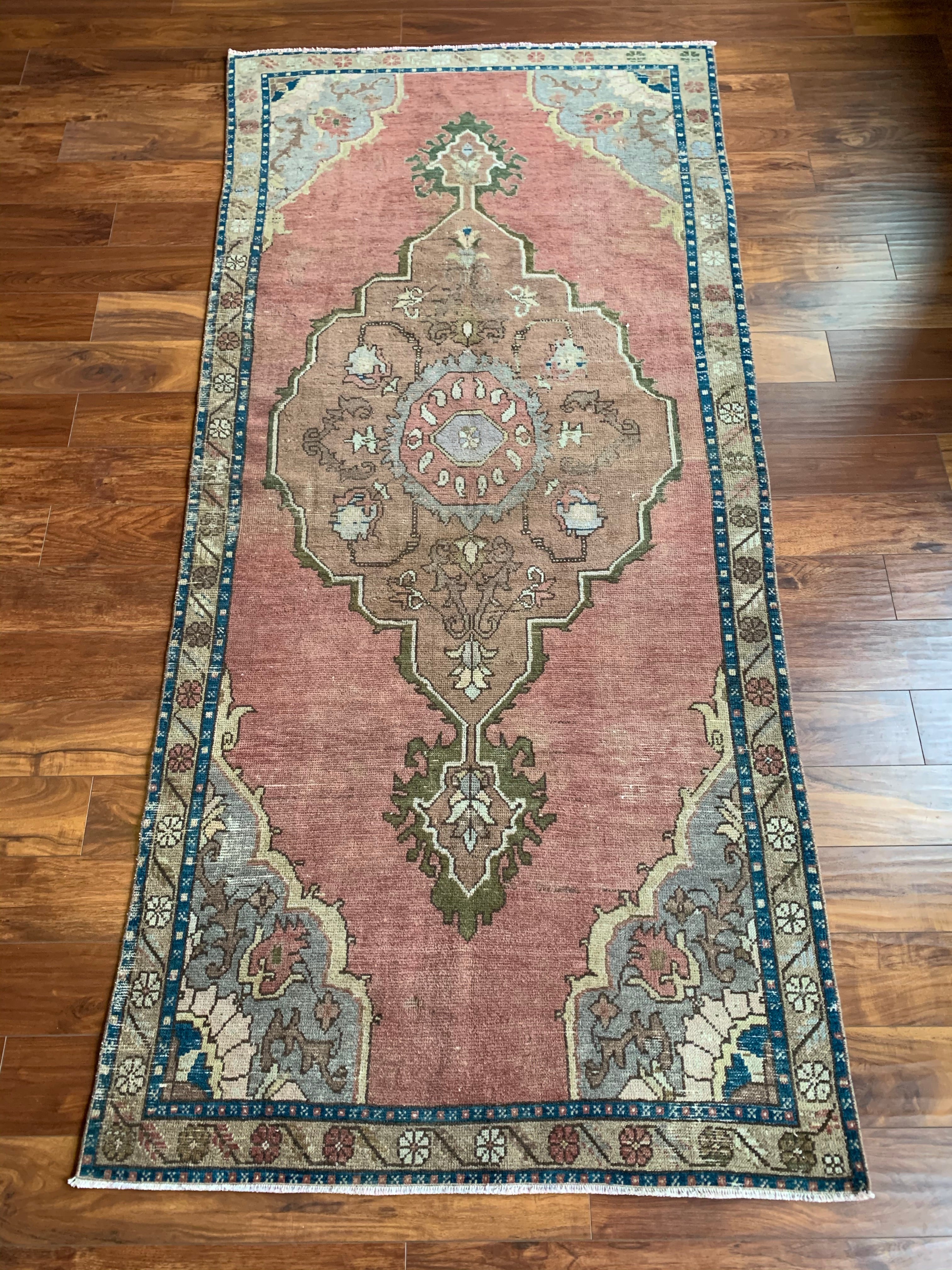 Maleeka 4'1 x 8'9