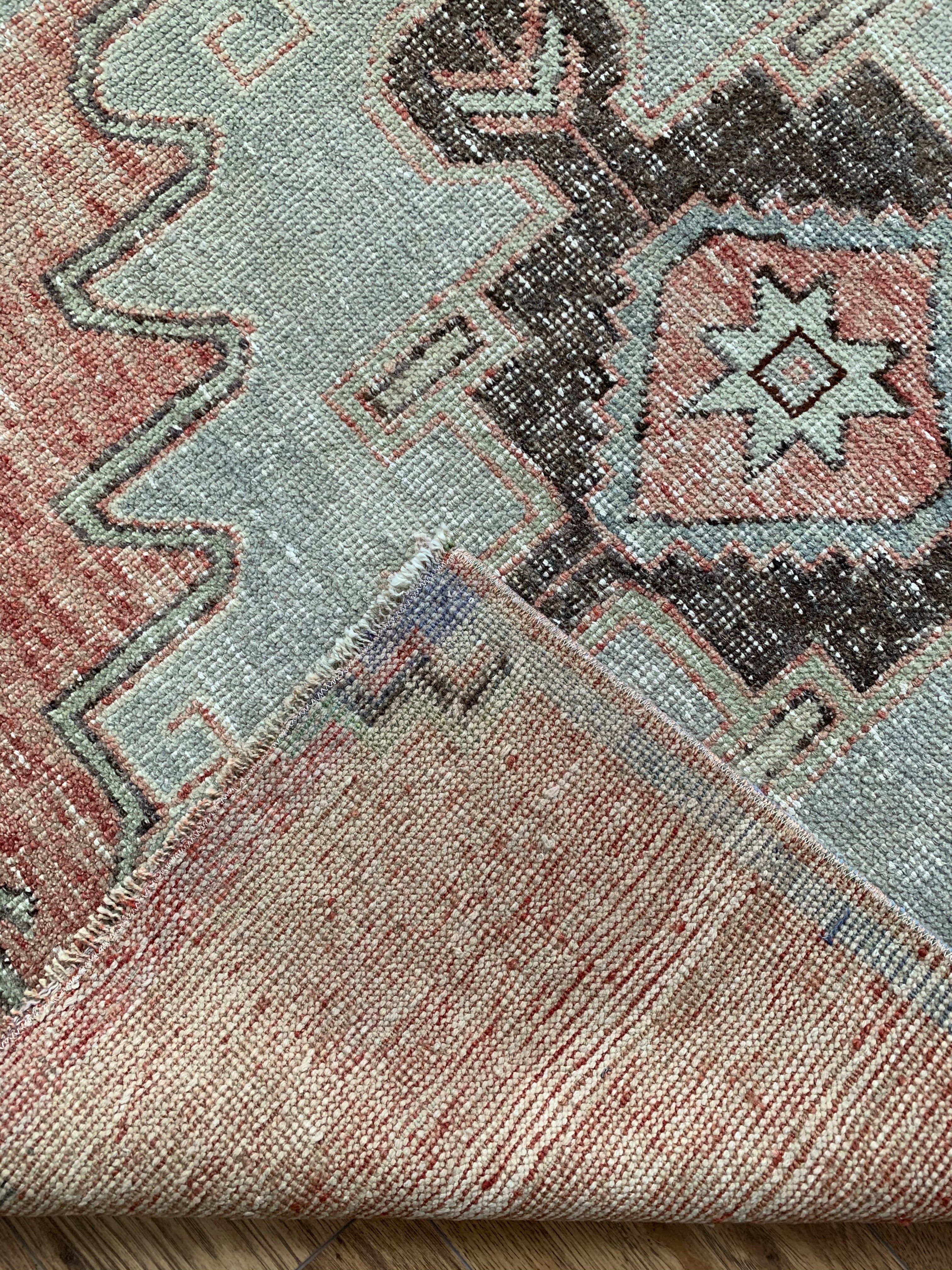 Kyda 3' x 7'9