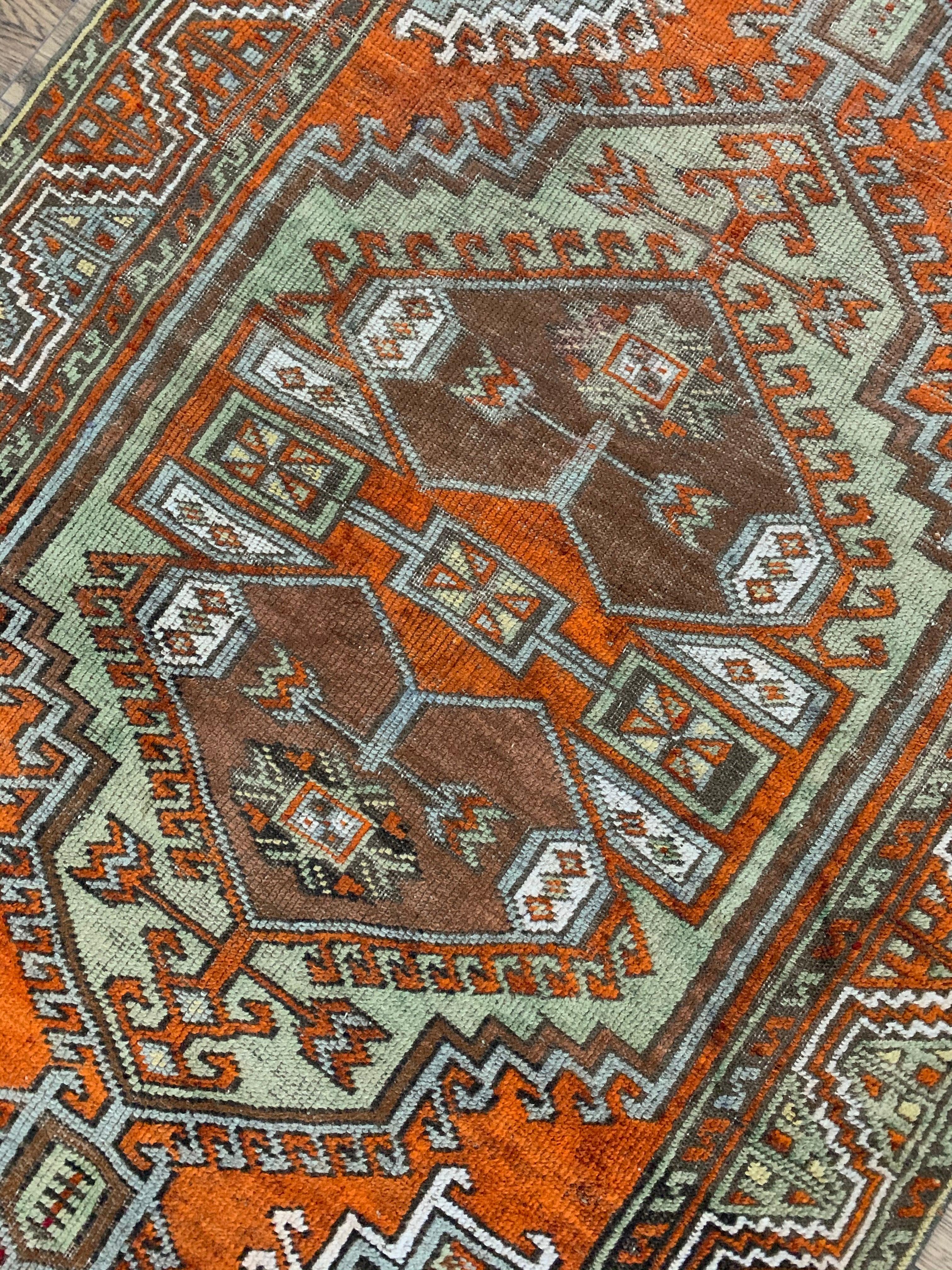 Rajiya 3'4 x 5'2