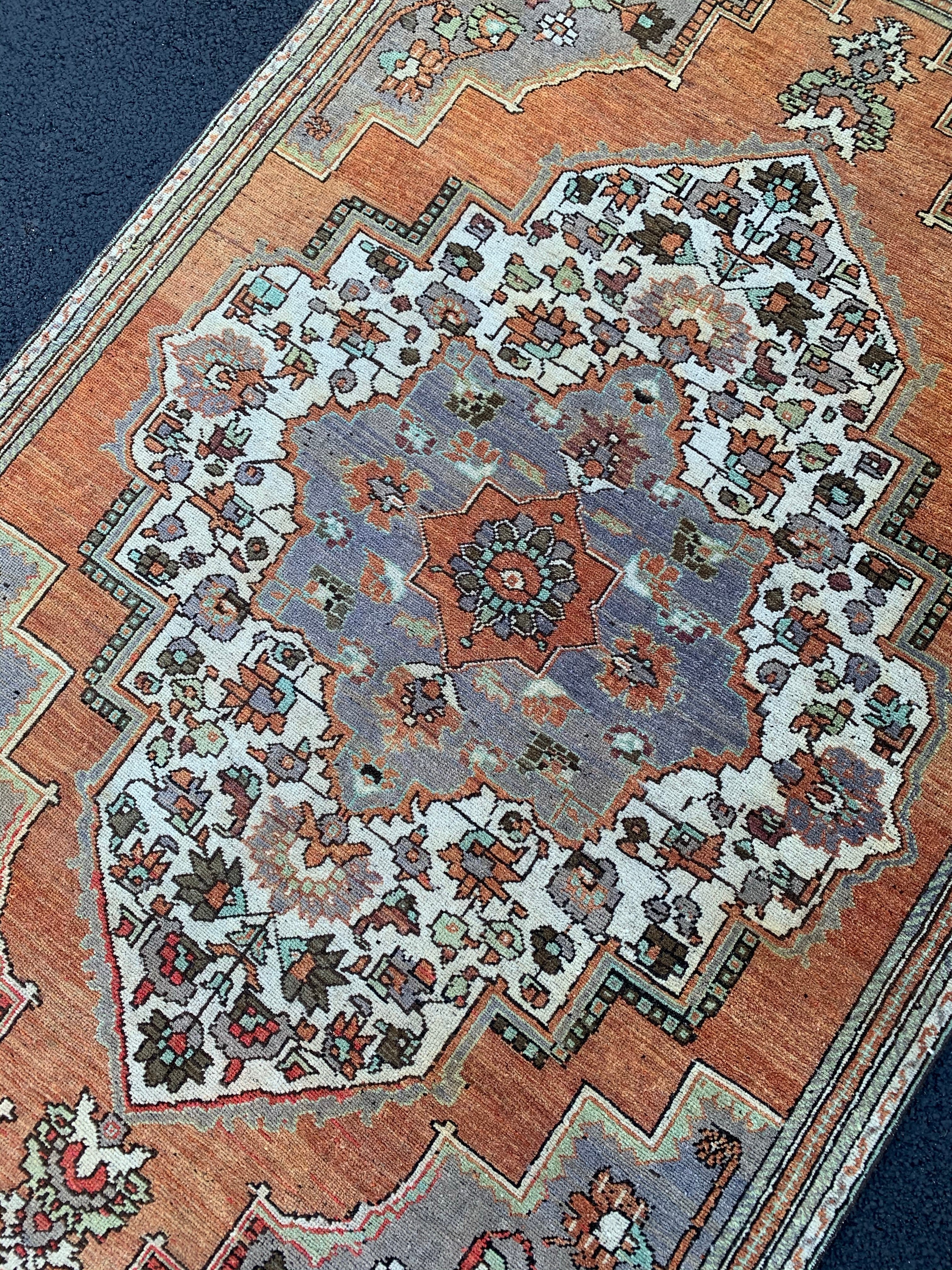 Farhana 4'10 x 8'8