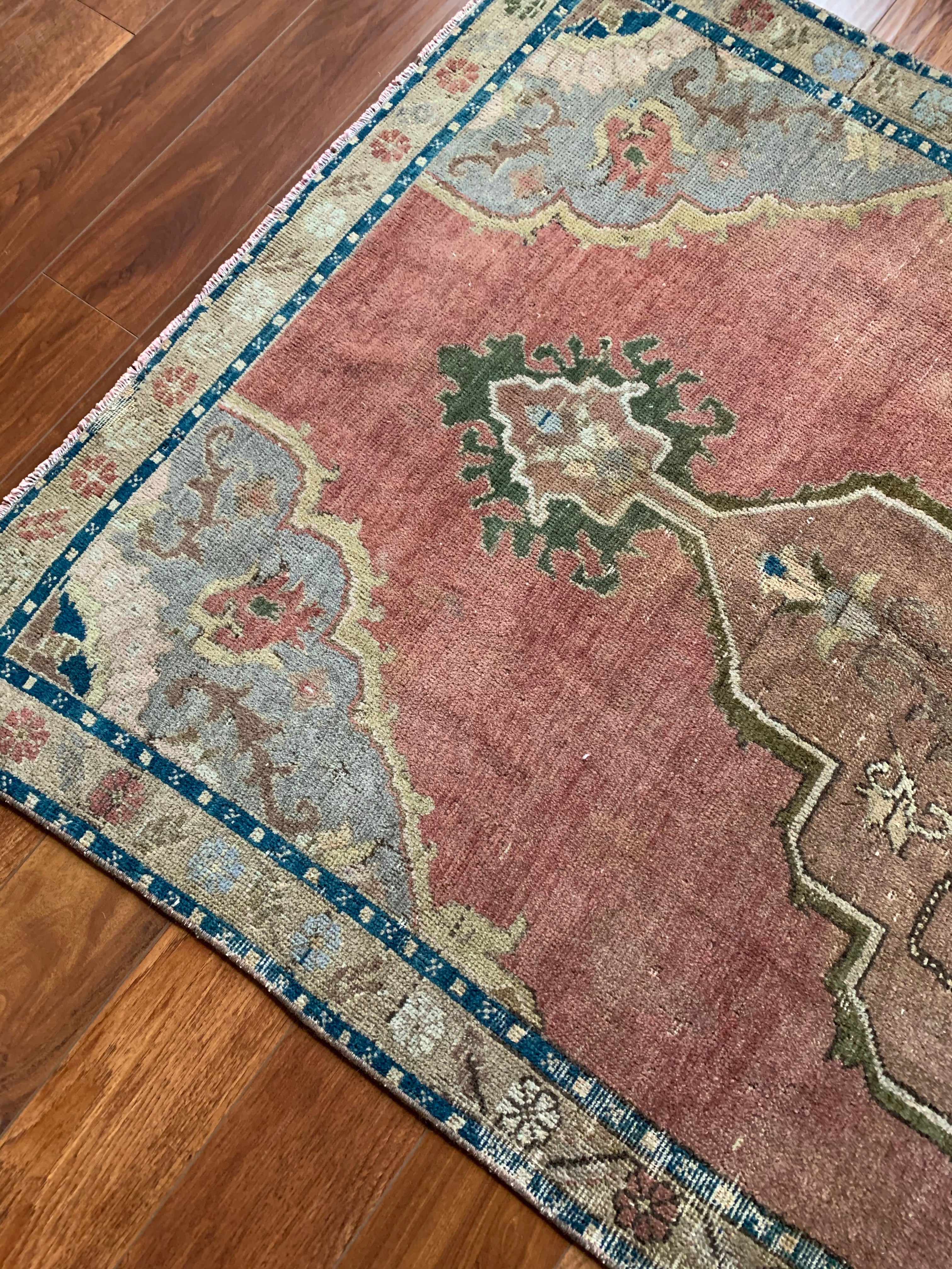 Maleeka 4'1 x 8'9