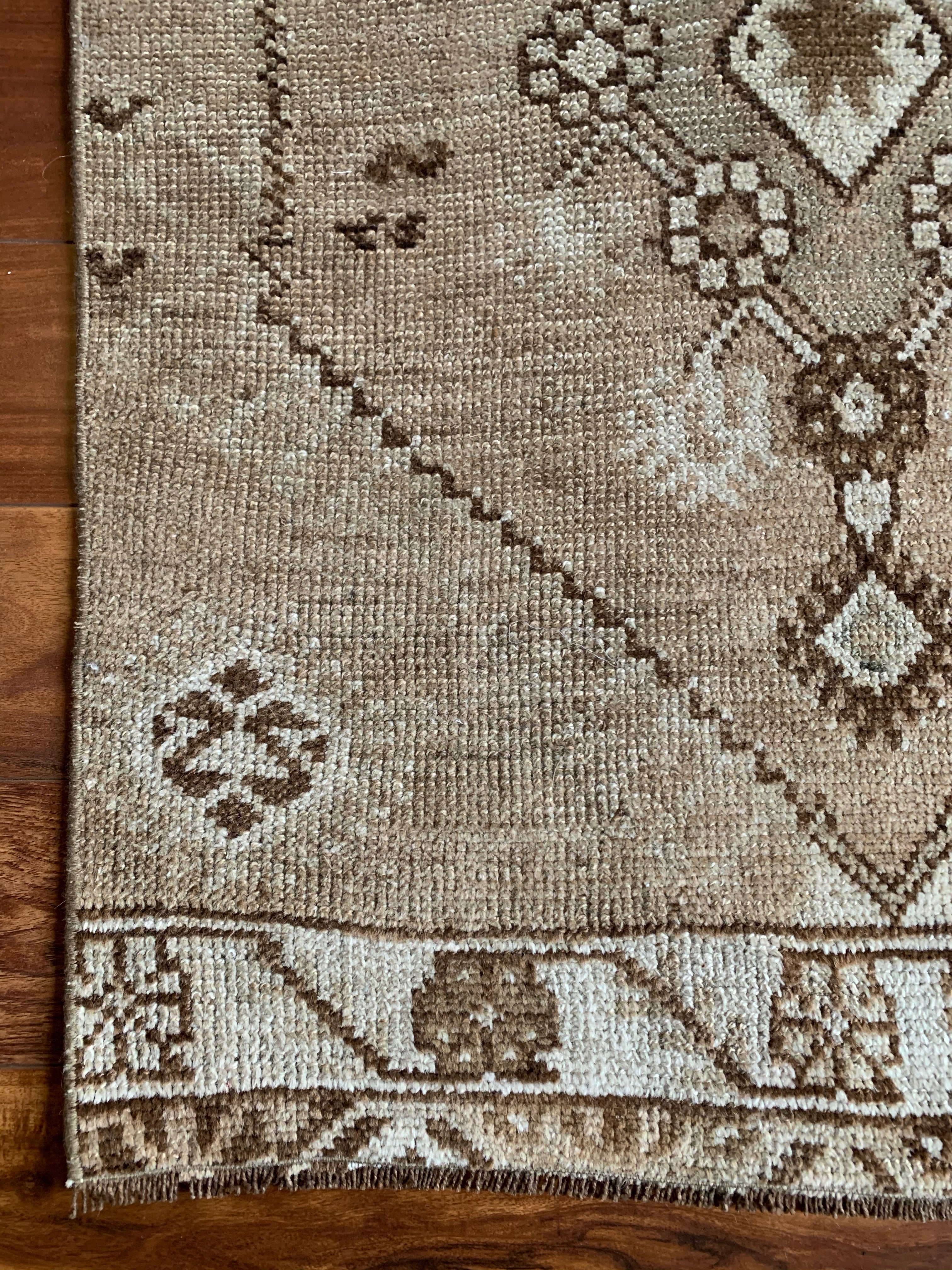Brandy 2'8 x 10'