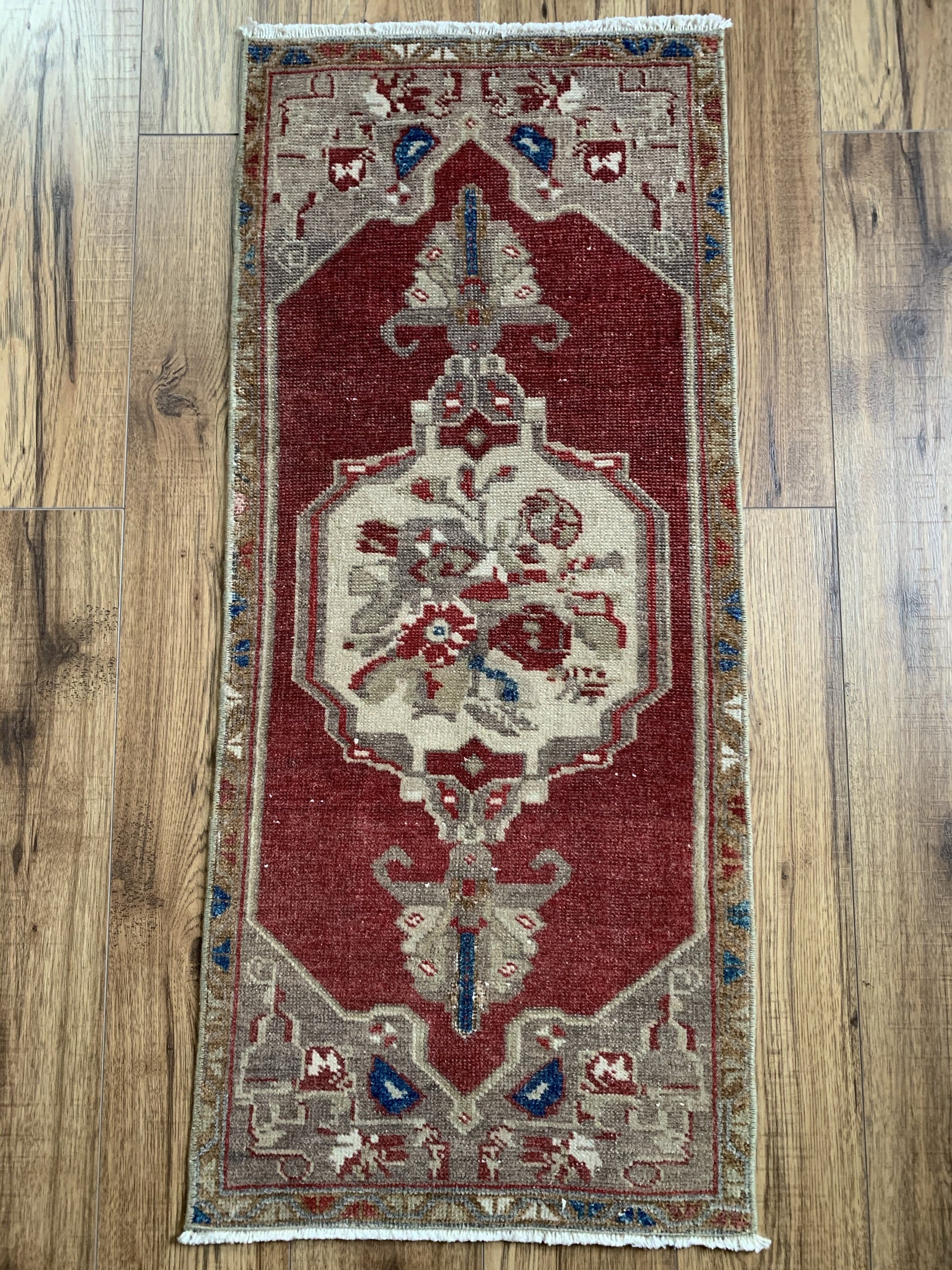 No. 566 – Six Vintage Rugs