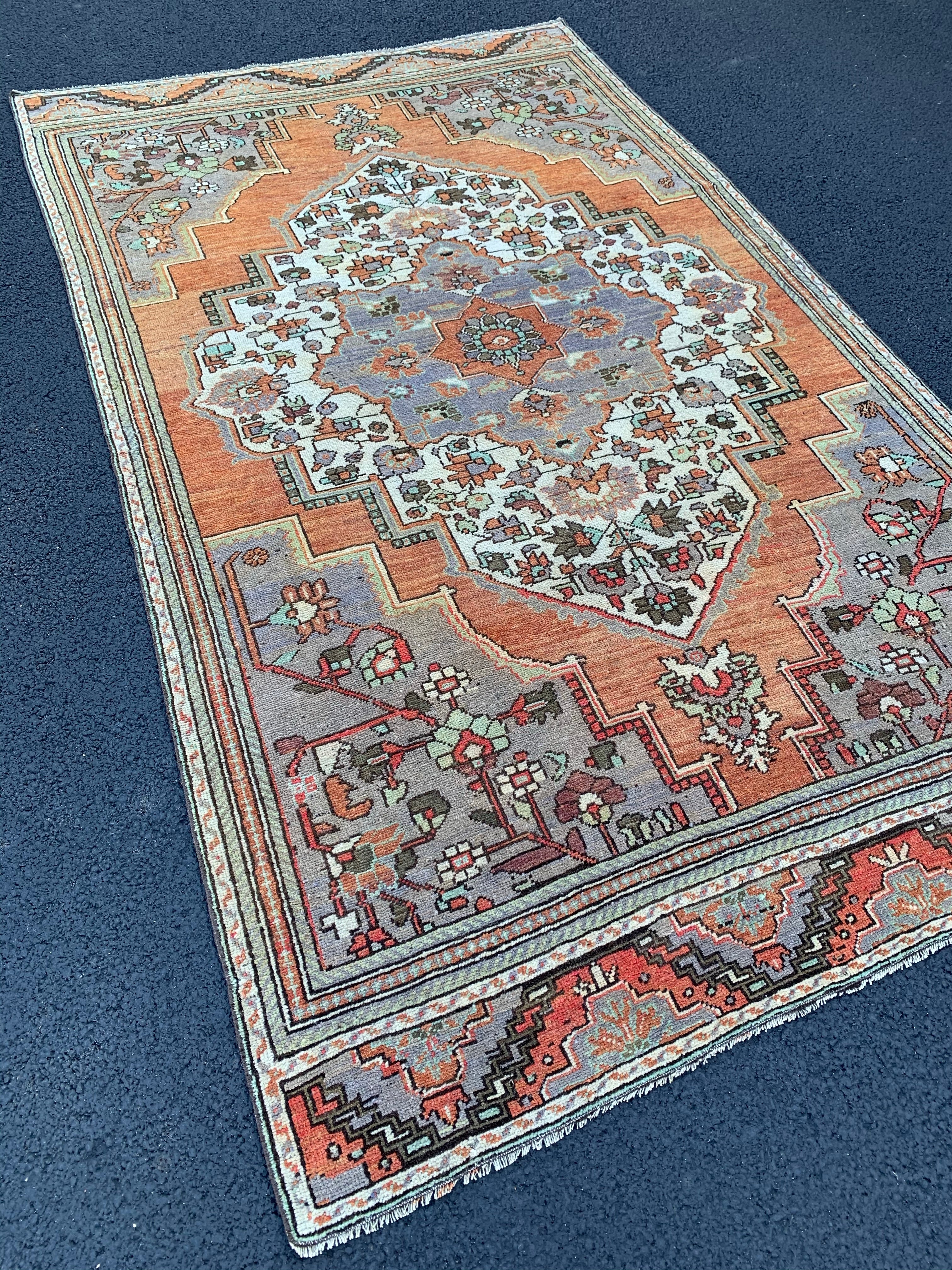 Farhana 4'10 x 8'8