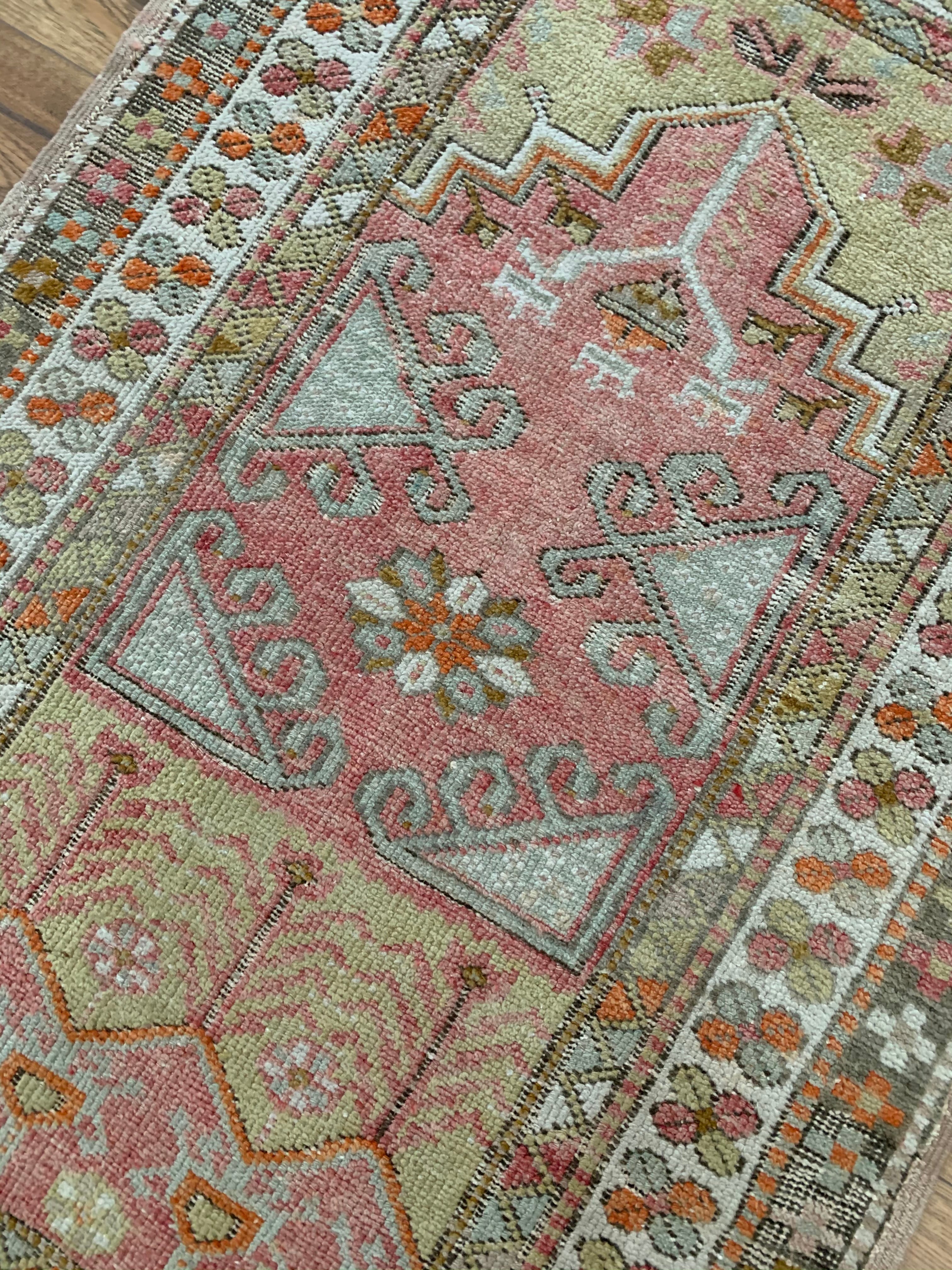 Hanifa 2'10 x 4'3