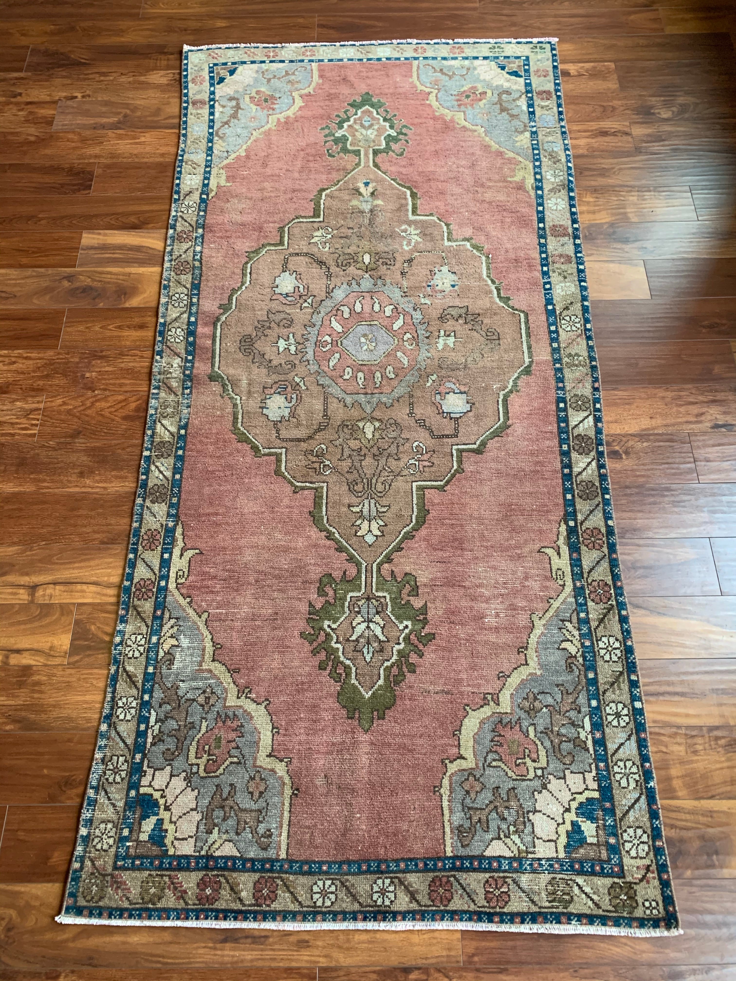 Maleeka 4'1 x 8'9
