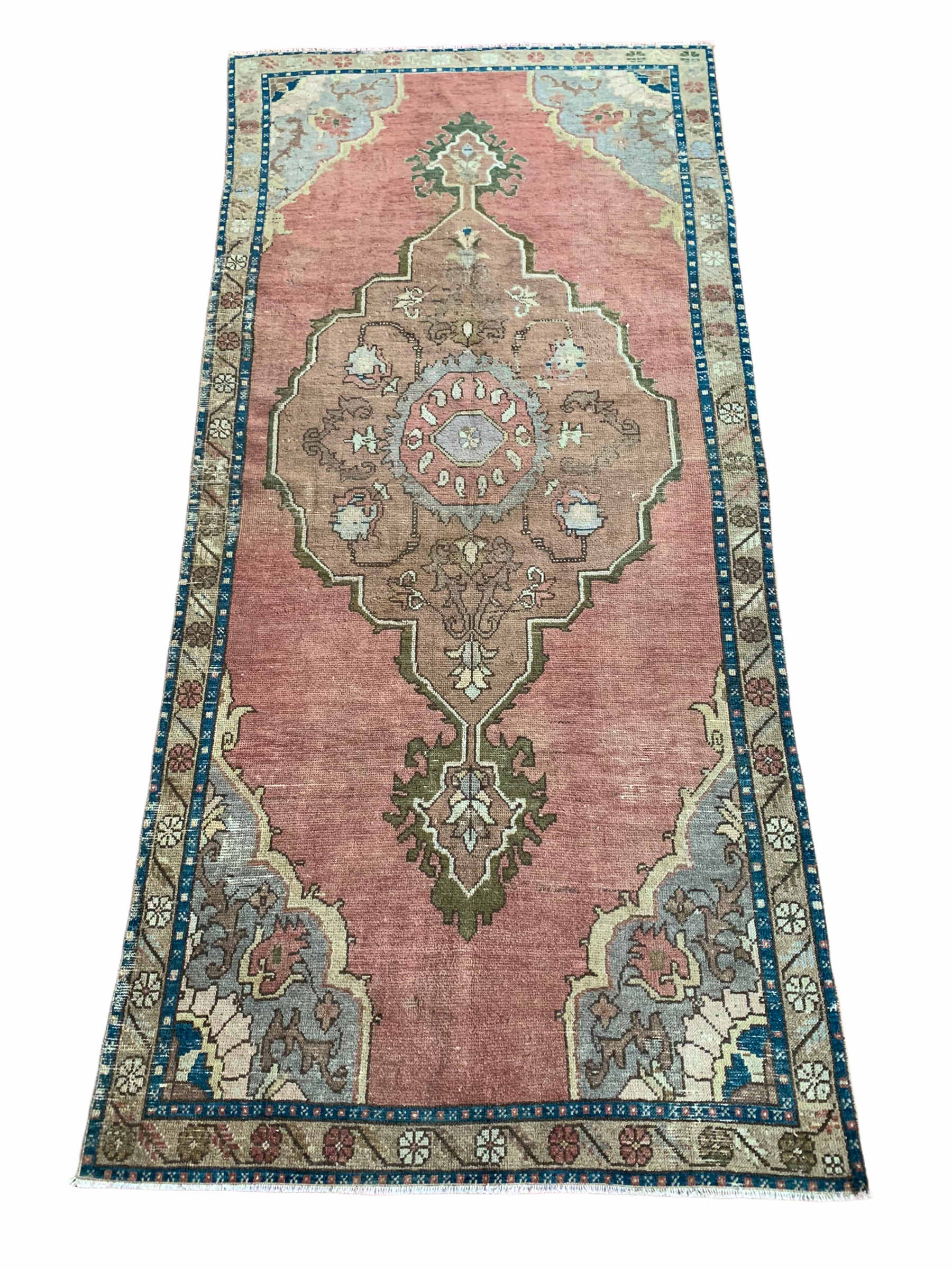 Maleeka 4'1 x 8'9