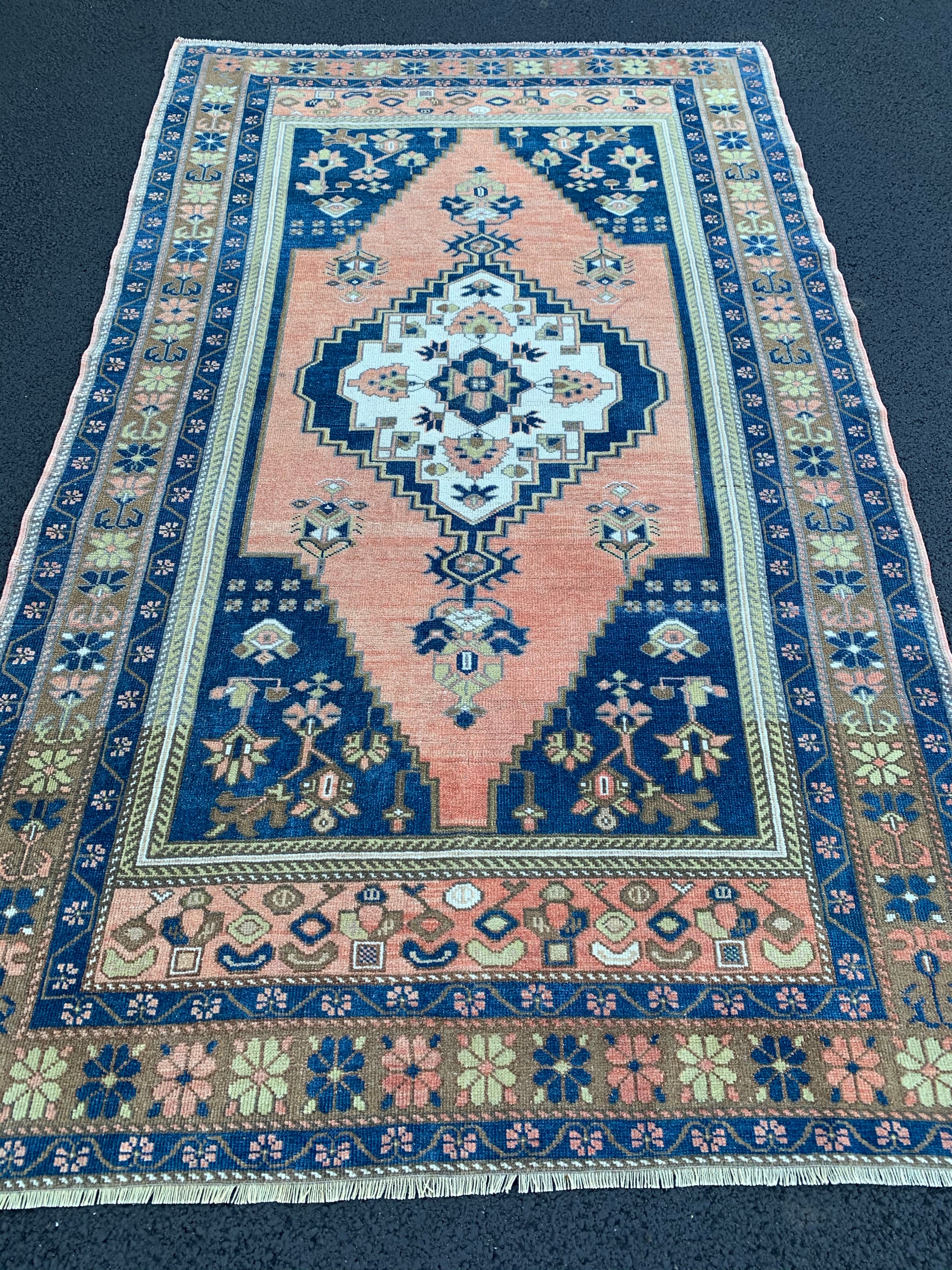 Carina 4'11 x 8'3