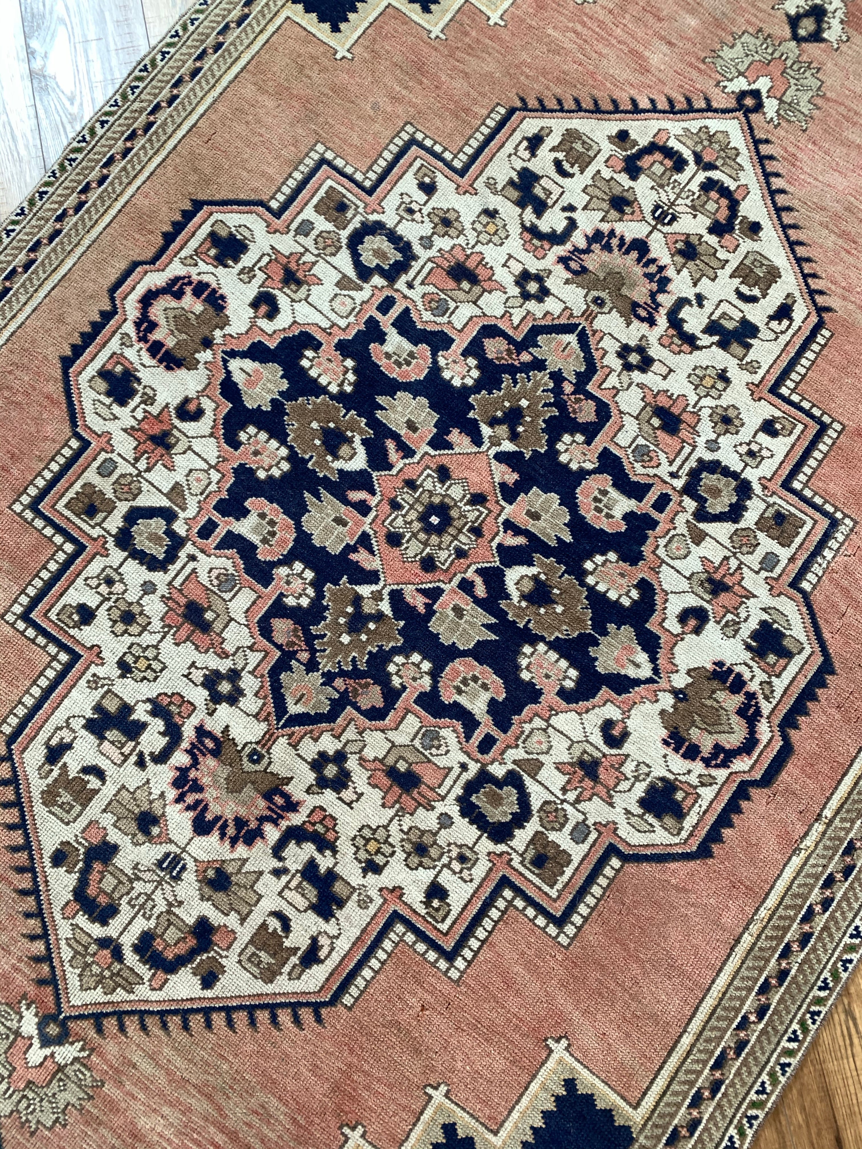 Lacey 4'5 x 7'7