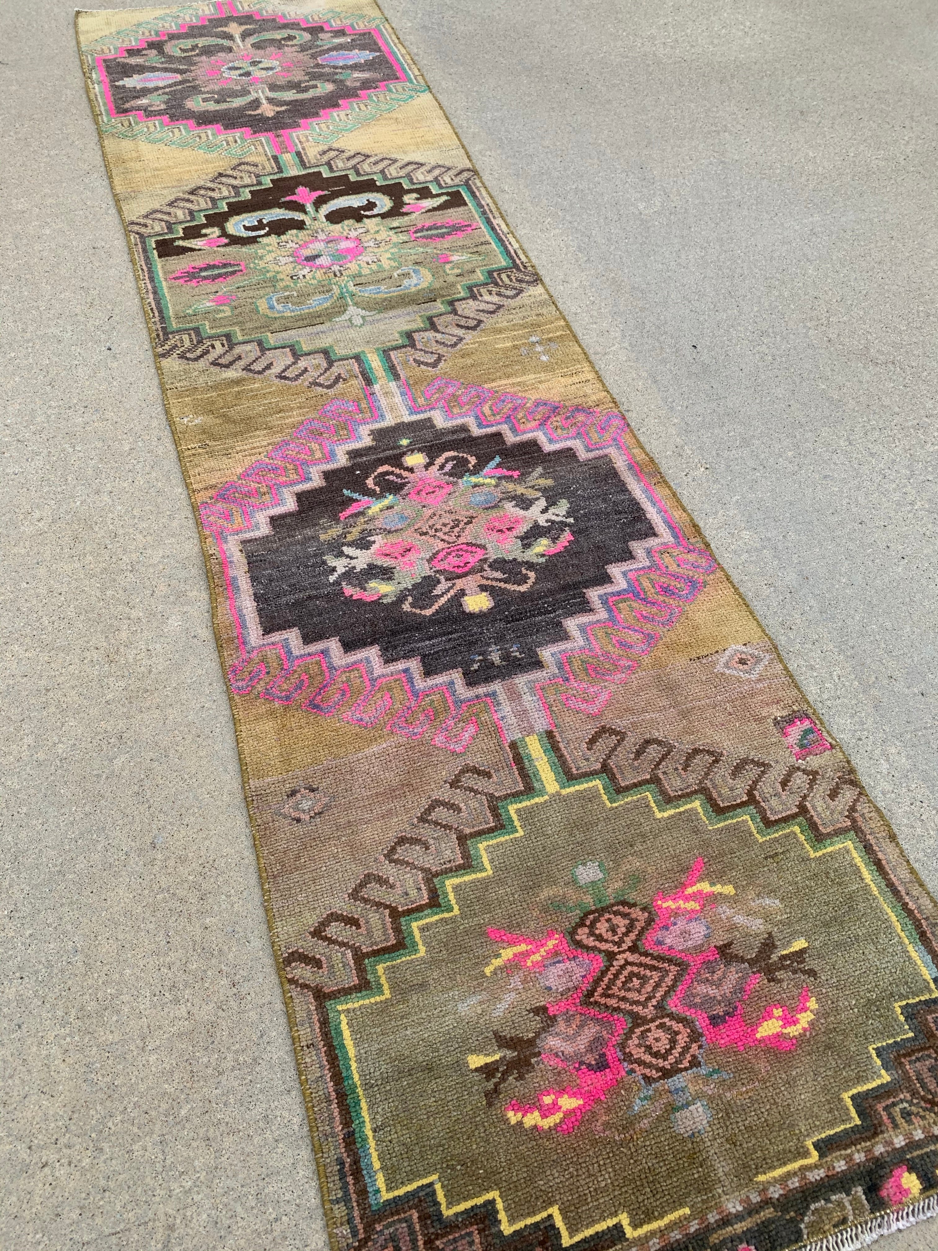 Izzy 2'5 x 9'4