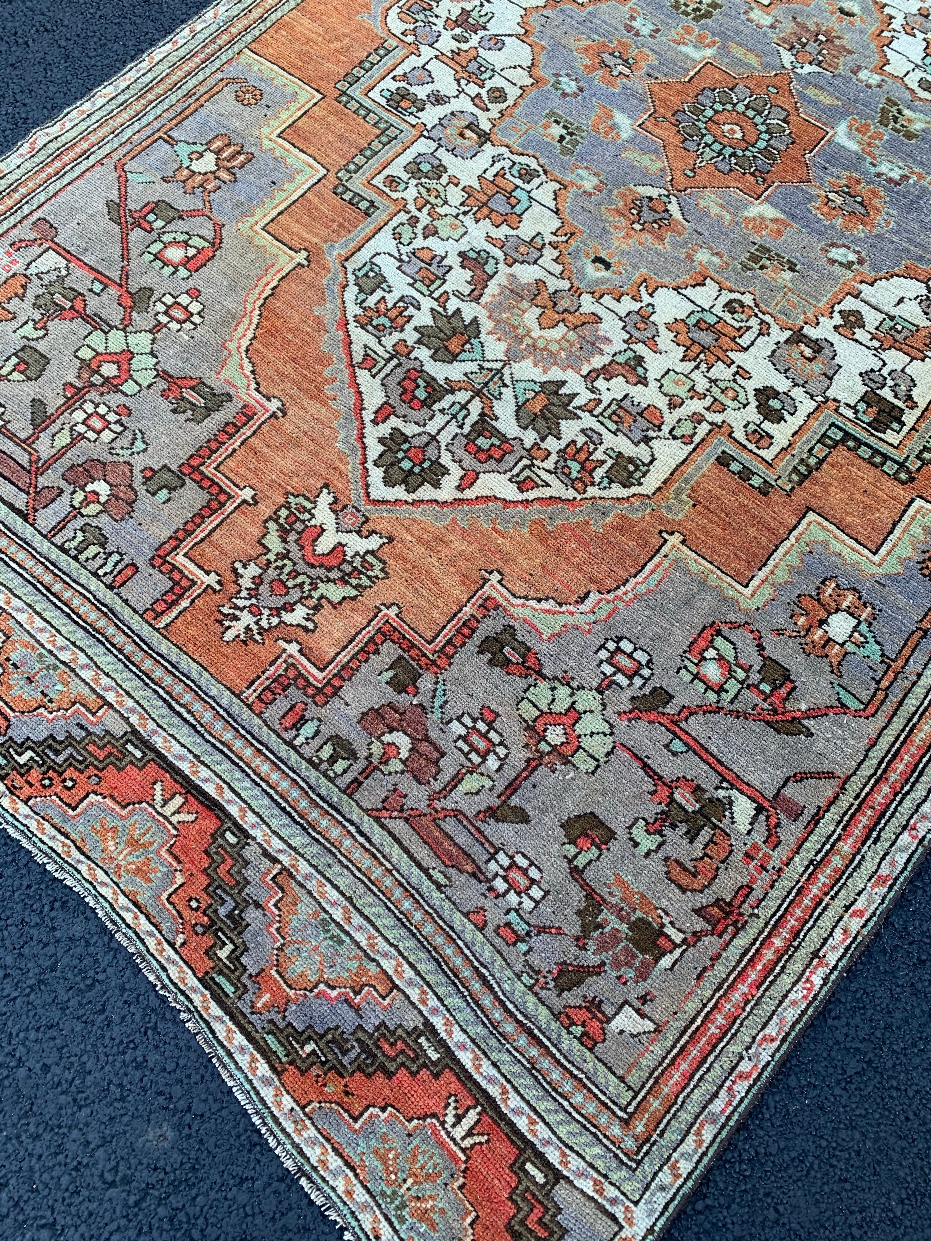 Farhana 4'10 x 8'8