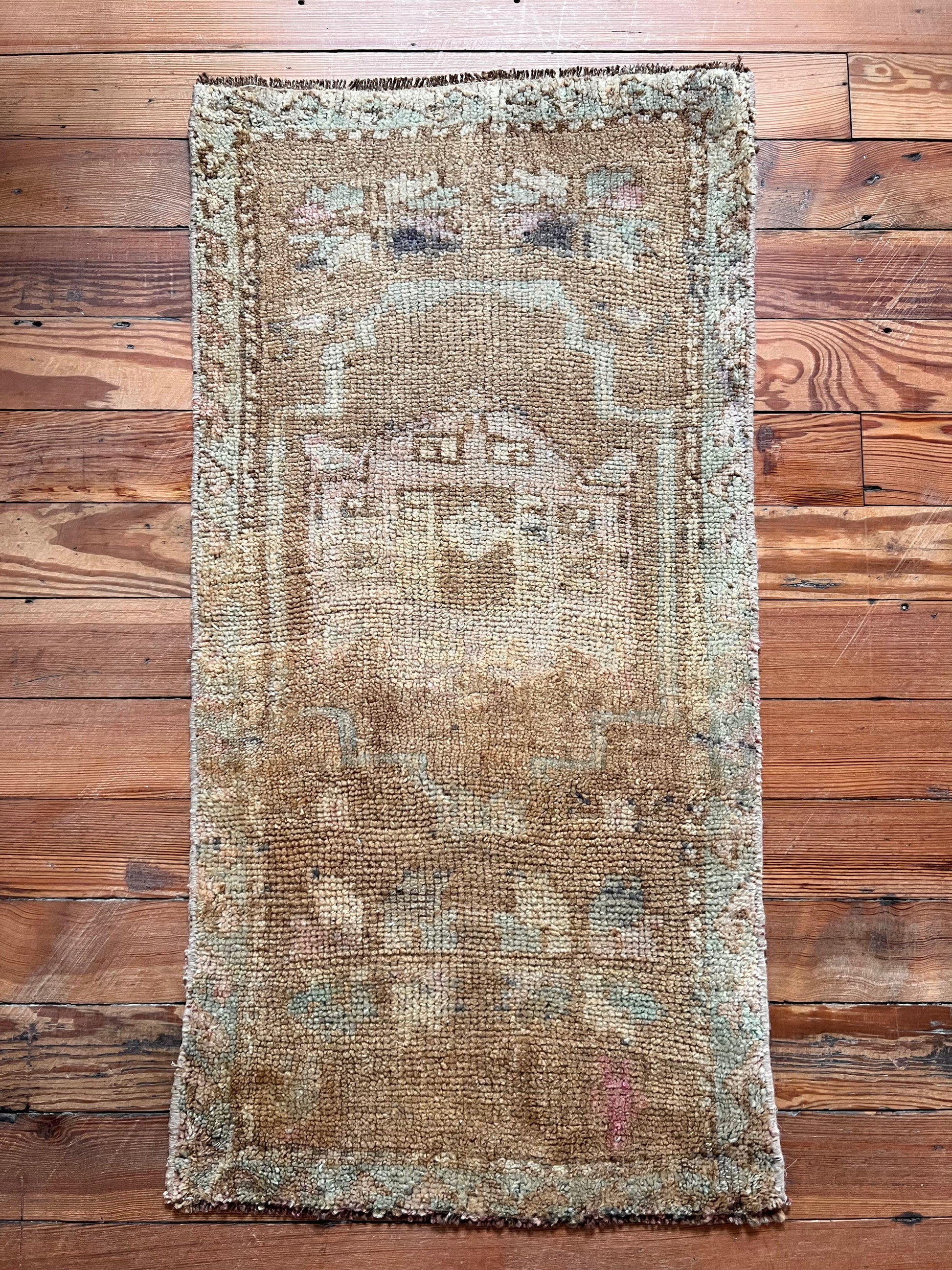 #4 | 1'7 X 3'3 Yastik