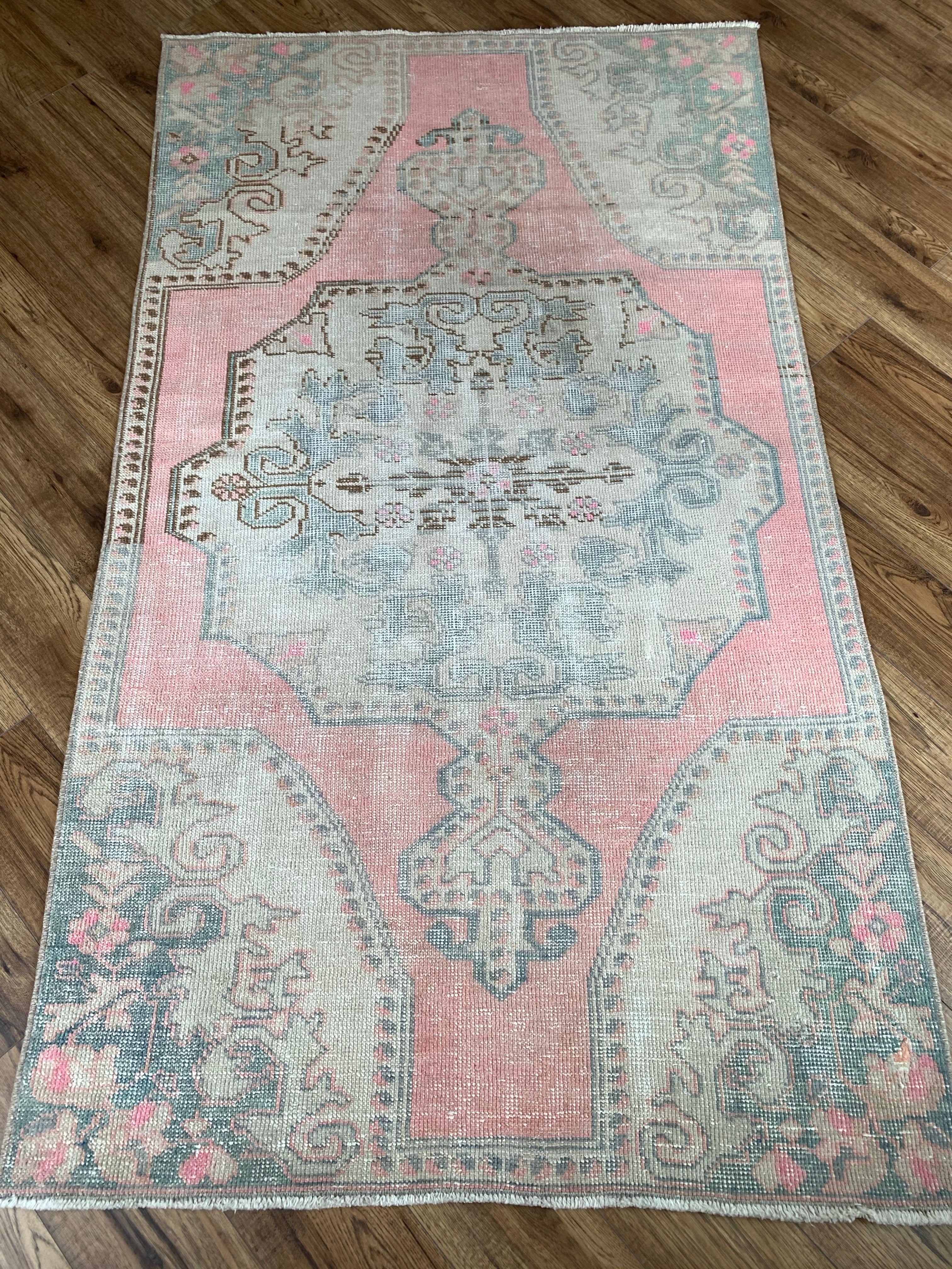 Huma 3'9 x 6'8.5